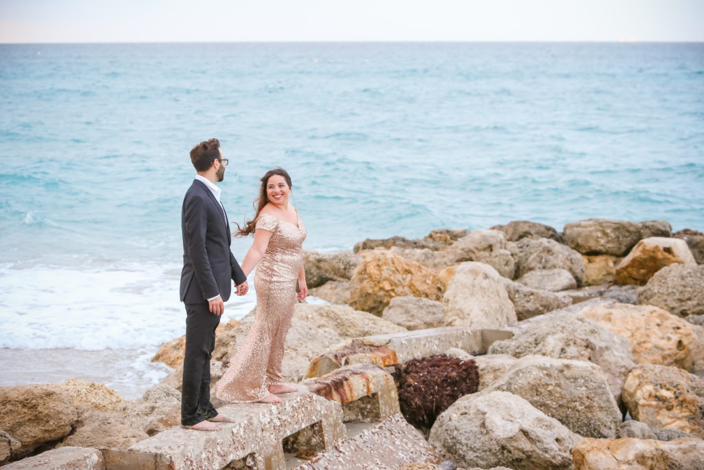 Engagement pictures on the rocks on Palm Beach