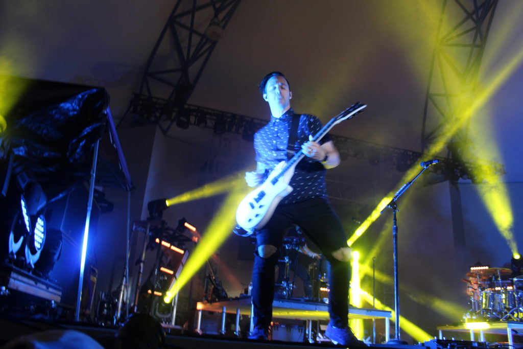 guitar player of Papa Roach at Sunfest 2019